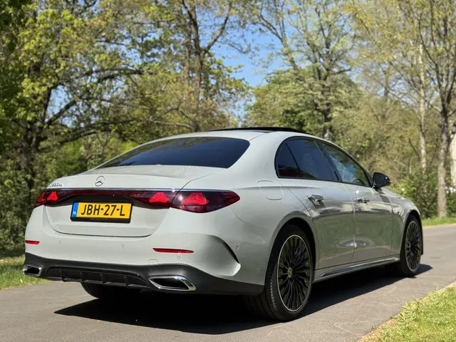 Mercedes-Benz E-klasse 300 de AMG Line Hyperscreen