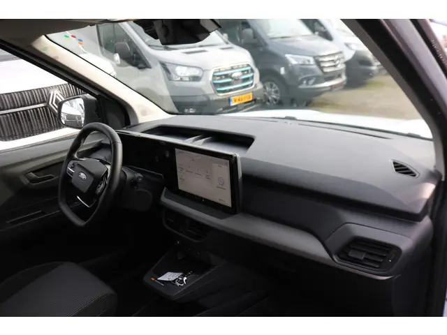 Ford E-Transit Courier