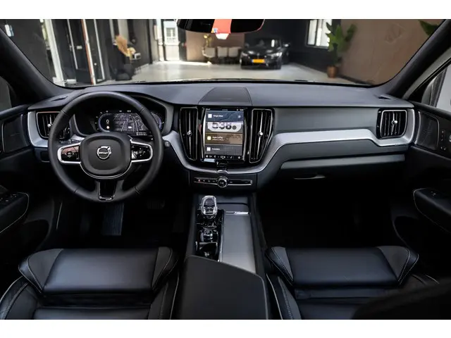 Volvo XC60  T8 Plus Black Edition AWD | H&K | 360 Cam | Pano |