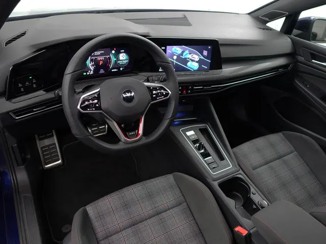 Volkswagen Golf 2.0 TSI GTI Aut- Panoramadak, Harman Kardon, Sfeerverlichting, Stuur/Stoelverwarming...
