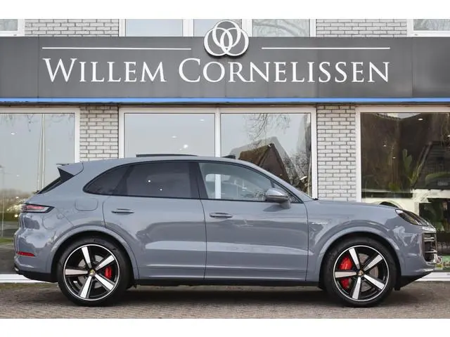 Porsche Cayenne 4.0 Turbo E-Hybrid Sport Chrono Pano PASM ACC Zitklima Bose Sound