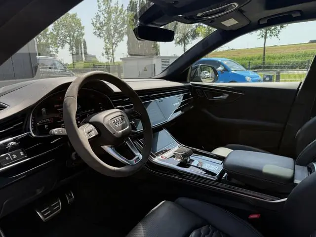 Audi RSQ8