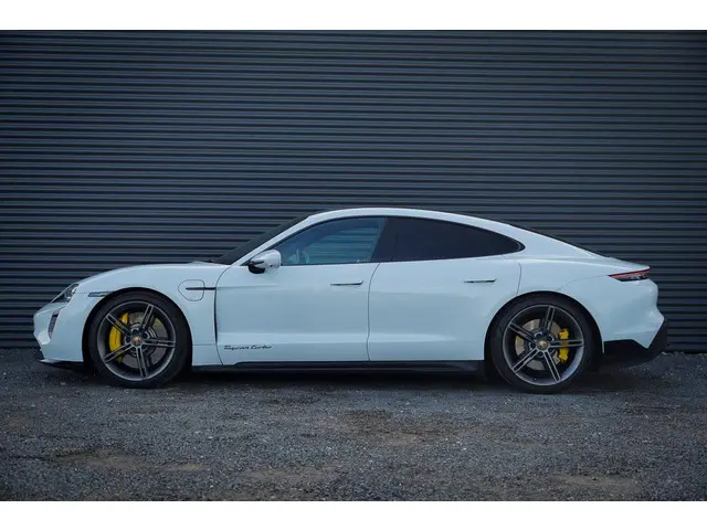 Porsche Taycan Turbo 93 kWh / 4Wiel Sturing / Pano / Passenger Display / Coated Brakes / Incl BTW