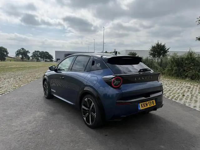 Lancia Ypsilon 54 kWh | Demo | Voor + Achter Parkeercamera | Adaptive Cruisecontrol | S.A.L.A. Pro M...