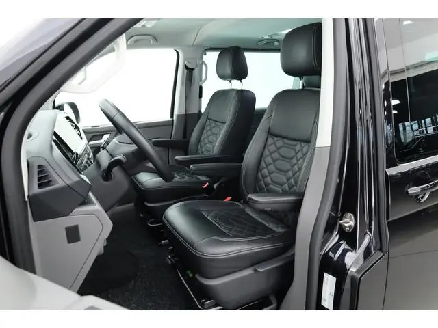 Volkswagen Transporter 2.0 TDI L2H1 32 DC Comfortline | Trekhaak | Adapt. Cruise | Camera | Apple Ca...