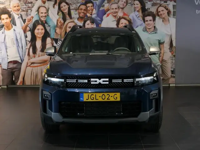 Dacia Bigster 1.8 Hybrid 155 Journey *NIEUW* - Occasion Lease vanaf €589 p/m - - Dodehoek - Sensor v...