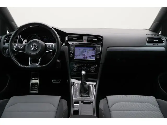 Volkswagen Golf 1.4 TSI DSG R-Line Panoramadak, Sportstoelen, Stoelverwarming, Camera, Apple Carplay...