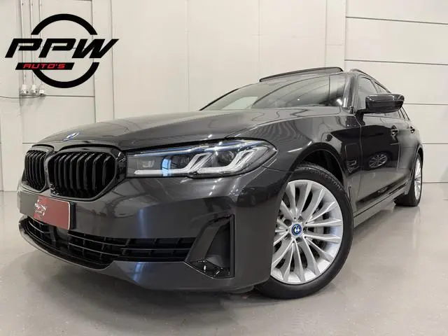 BMW 5-serie Touring 530e xDrive High exe PANO/TREKHAAK/H&K/LASER/360CAMERA/SOH 88%/HEAD-UP/ACC/LEER-...