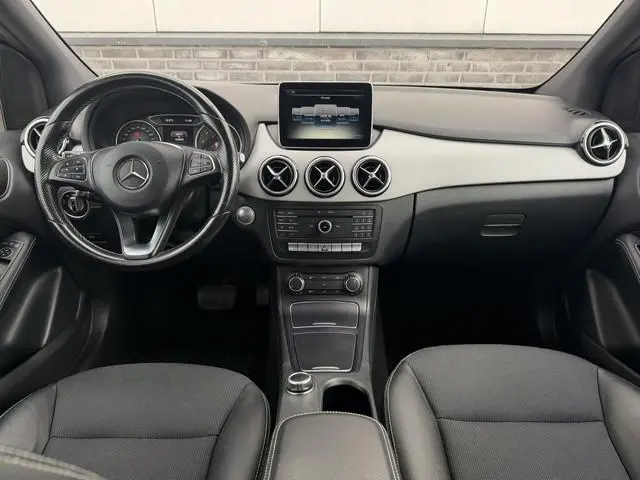 Mercedes-Benz B-klasse 180 Ambition | Panorama | Trekhaak | Navi | LED