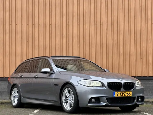 BMW 5-serie Touring 520i Executive | Panoramadak | Parkeersensoren | Elektrische Stoelen + Geheugenf...