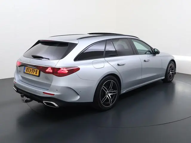 Mercedes-Benz E-klasse Estate 300 e AMG Line | Pano Burmester Trekhaak Memory