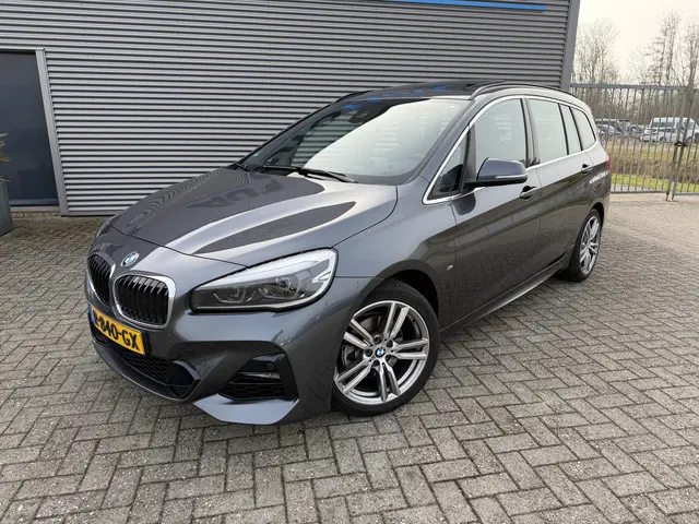 BMW 2-serie Gran Tourer 218i High Executive M Sport Leder Panoramadak Achteruitrijcamera Trekhaak 18...