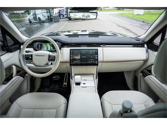 Land Rover Range Rover 4.4 P615 LWB SV ** Tailgate Event Suite ** Business Class Comfo ** Gloss Whit...