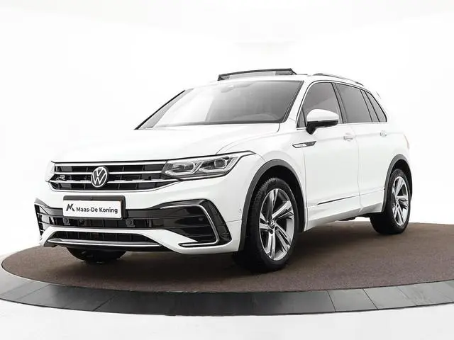 Volkswagen Tiguan 1.5 TSI 150pk DSG R-Line Business+ · Leder · Panoramadak · Apple/Android Car Play...