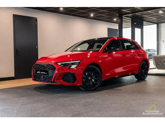 Audi A3 Sportback 40 TFSI 3X S-LINE | PANO | H&K | ALCAN | SPORTUITLAAT