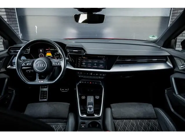 Audi A3 Sportback 40 TFSI 3X S-LINE | PANO | H&K | ALCAN | SPORTUITLAAT
