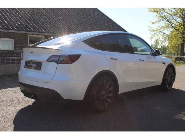 Tesla Model Y PERFORMANCE AWD 75 kWh SOh 92,4% PANO LEER AUTOPILOT 87000KM!!!