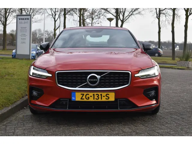 Volvo S60 T5 251PK Autmaat Intro Edition | Carplay | Leder | ACC | PDC V/A | Keyless | Blis | Camera...