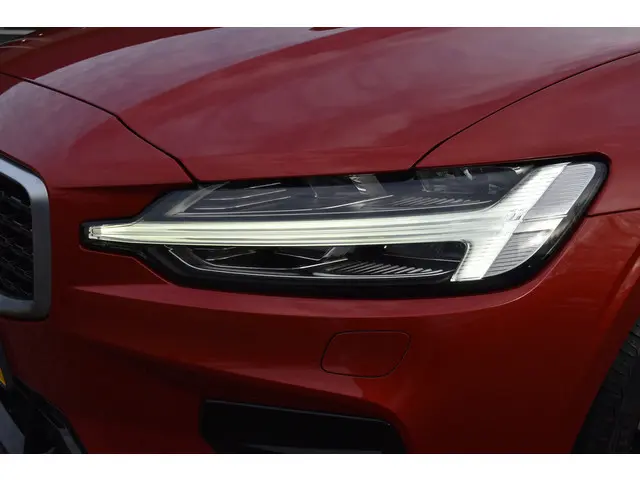 Volvo S60 T5 251PK Autmaat Intro Edition | Carplay | Leder | ACC | PDC V/A | Keyless | Blis | Camera...