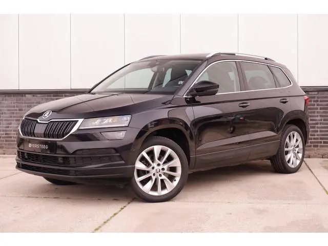 ŠKODA Karoq 1.5 TSI ACT Style | Pano | Elek. Trekhaak | LED | Carplay | Camera | Navi | PDC