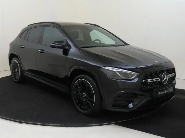 Mercedes-Benz GLA-klasse 250 e Star Edition AMG Line Plus / Trekhaak / Memory-Stoelen / Headup-displ...