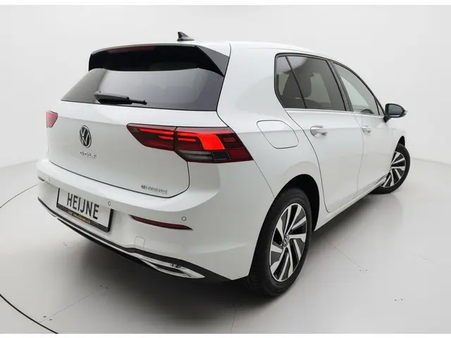 Volkswagen Golf 1.4 eHybrid 204PK DSG STYLE CAMERA/NAVI/STUURVERW.