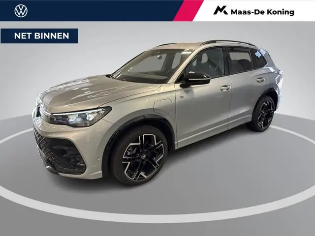 Volkswagen Tiguan 1.5 eHybrid 204pk DSG R-Line Edition · Panoramadak · 360 Camera · Inklap. Trekhaak...