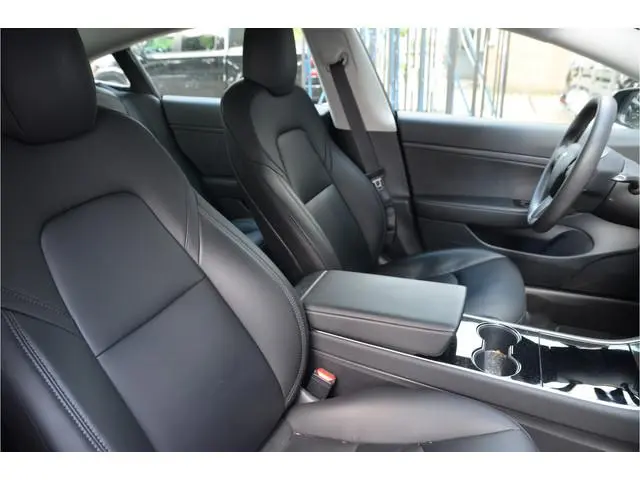 Tesla Model 3 Standard RWD Plus 60 kWh LFP accu, Trekhaak (1.00kg), 19" Alu, AutoPilot3.0