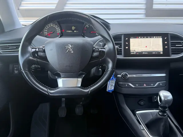 Peugeot 308 1.2 PureTech Allure 2e Eigenaar|Navi|Carplay|Clima|Cruise|PDC|D-riem vv in 2023|APK tot...