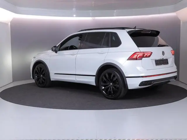 Volkswagen Tiguan 1.4 TSI eHybrid R-Line Business 245 pk Automaat (DSG) | Navigatie | Panoramadak |...
