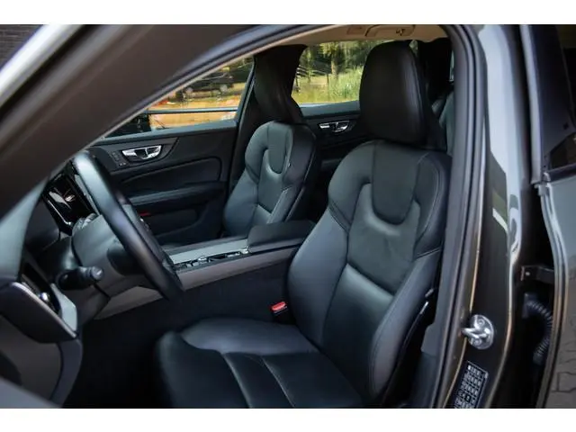 Volvo V60 Cross Country 2.0 B5 AWD  Pro , Trekhaak, Stoel/stuurverwarming, Elektrisch verstelbare st...