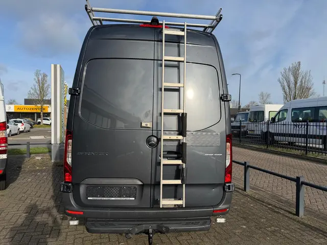 Mercedes-Benz Sprinter 319 CDI L3H2 2x Schuifdeur | Aut. | Distronic | LED | Mbux | 2x Gev. Stoel
