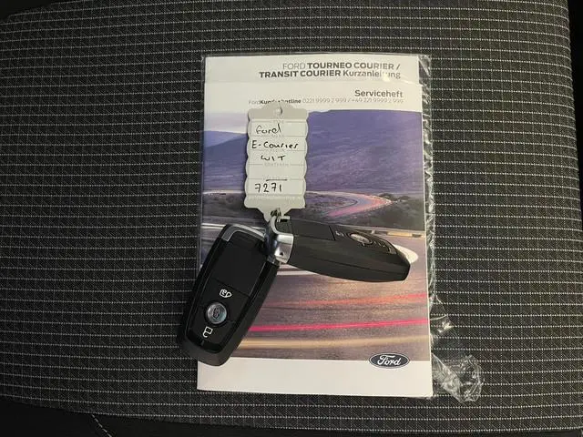 Ford E-Transit Courier
