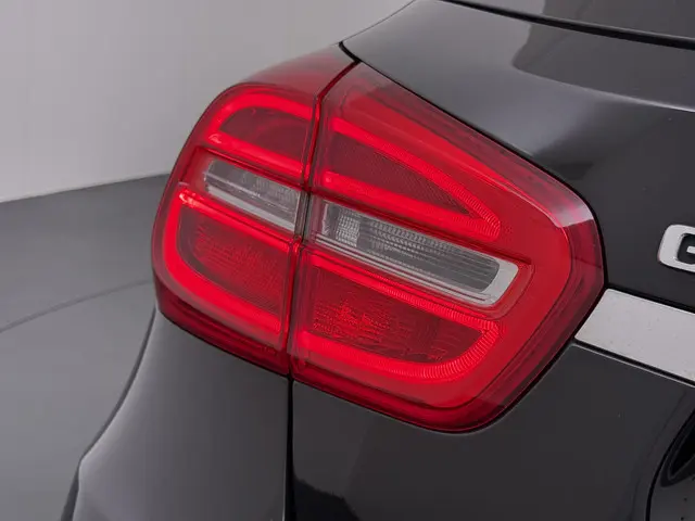 Mercedes-Benz GLA-klasse 180 AMG line | Night