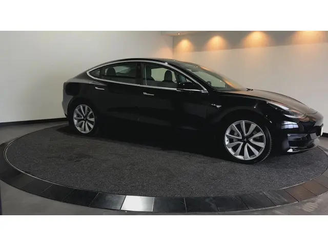 Tesla Model 3 Long Range AWD 75 kWh