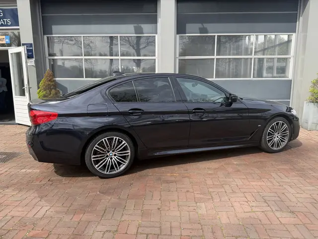 BMW 5-serie 530e iPerformance eDrive Edition 252pk M-Sport High Ex. | Pano | Laser | Leder | Memory...