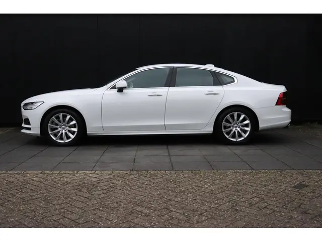 Volvo S90 2.0 T4 Momentum | CAMERA | VIRTUAL COCKPIT | CRUISE | APPLE CARPLAY |