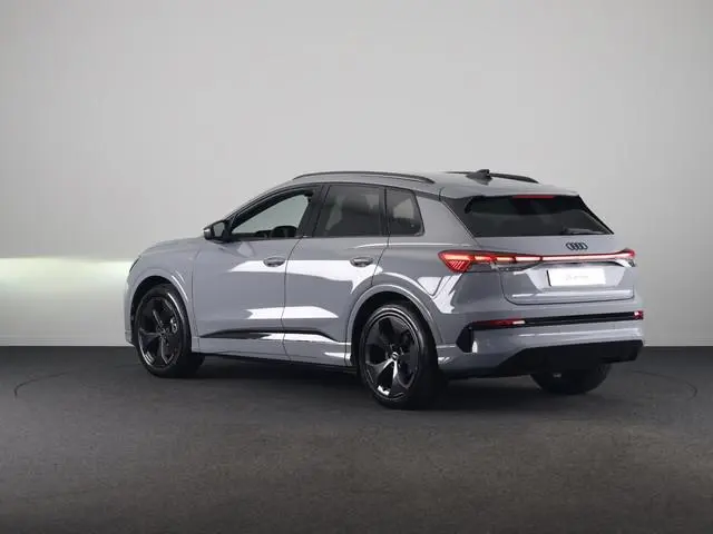Audi Q4 e-tron S edition 82 KWh 286 pk | Optiekpakket zwart-glanzend | Privacy glas | Trekhaak | Led...