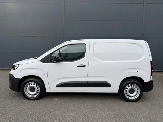 Citroën Berlingo 130pk Club (Camera - Navigatie - Laadruimte betimmering - 3-zits - Parkeersensoren...