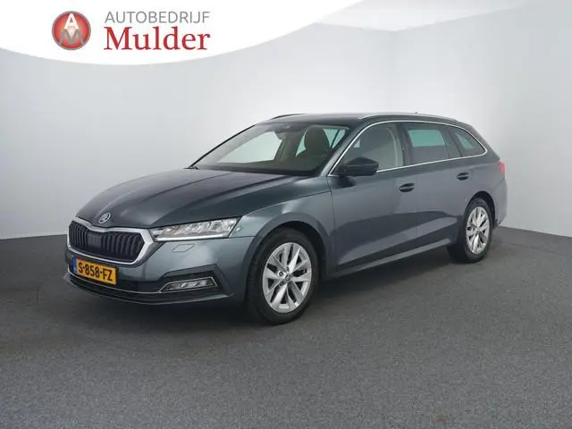 Skoda Octavia Combi 1.5 e-TSI Business Edition | Zwenkhaak | ACC | Stoelverwarming | Camera | Carpla...
