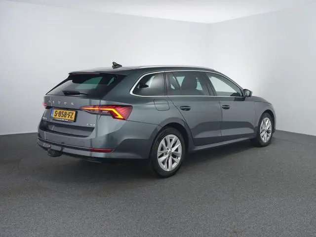 Skoda Octavia Combi 1.5 e-TSI Business Edition | Zwenkhaak | ACC | Stoelverwarming | Camera | Carpla...