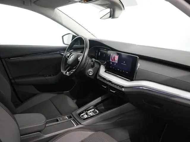 Skoda Octavia Combi 1.5 e-TSI Business Edition | Zwenkhaak | ACC | Stoelverwarming | Camera | Carpla...
