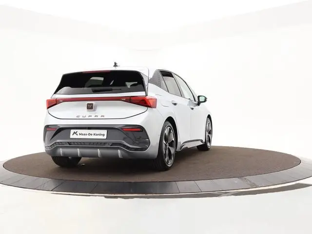 CUPRA Born Business 230pk 82 kWh · SOH 95% · Camera · Apple/Android Car Play · Navigatie · Dodehoek...