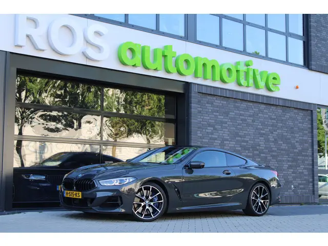 BMW 8-serie M850i xDrive High Executive | NAP | B&W | 4WIELSTURING | CARBON | SOFT-CLOSE | HUD | 360...