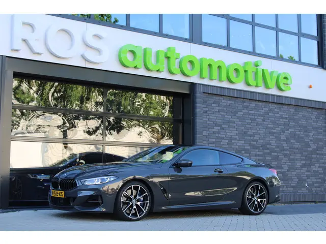 BMW 8-serie M850i xDrive High Executive | NAP | B&W | 4WIELSTURING | CARBON | SOFT-CLOSE | HUD | 360...