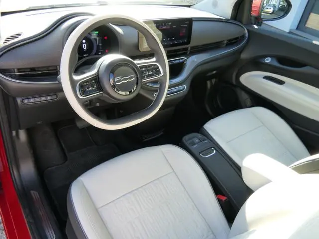 Fiat 500e La Prima 42 kWh | 100% elektrisch | Panoramadak | Leder