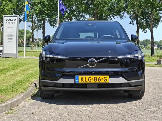 Volvo EX30 Extended Range 272PK Plus Europa 69 kWh | Climate pack | H&K | ACC | Blis | Elektr. stoel
