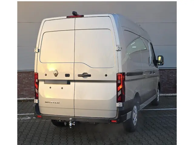 Renault Master T35 2.0 dCi 170 L2H2 Extra 2 keer schuifdeur / Laadruimte betimmering / Trekhaak / / All season