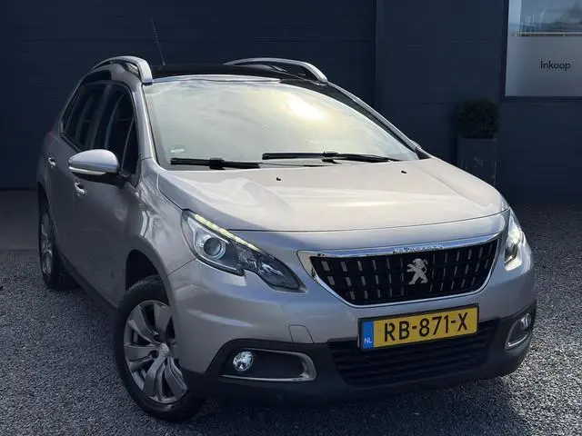 Peugeot 2008 1.2 PureTech Blue Lion 2e Eigenaar,Pano,Navi,Trekhaak,110pk,Dealer Onderhouden,Airco,Cr...