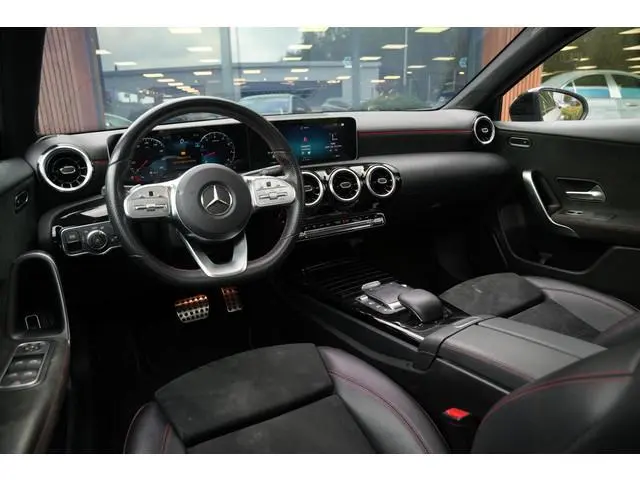 Mercedes-Benz A-klasse 200 Business Solution AMG Panoramadak AMG Pakket WideScreen
